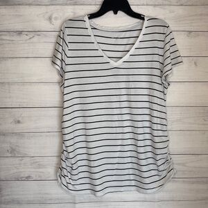 Isabel Maternity v-neck shirt